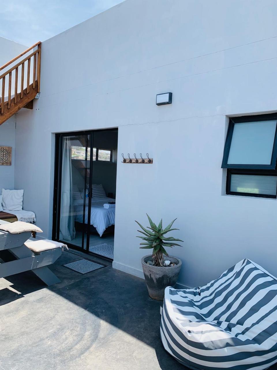 Lower Point Surf Studio Jeffreys Bay Extérieur photo